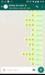 WhatsApp, app de mensagens instantâneas para celular, agora manda emojis de "dedo do meio" (Foto: Reprodução)