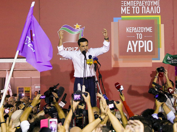 Alexis Tsipras comemora após vitória de seu partido, o Syriza, na Grécia (Foto: Alkis Konstantinidis/Reuters)