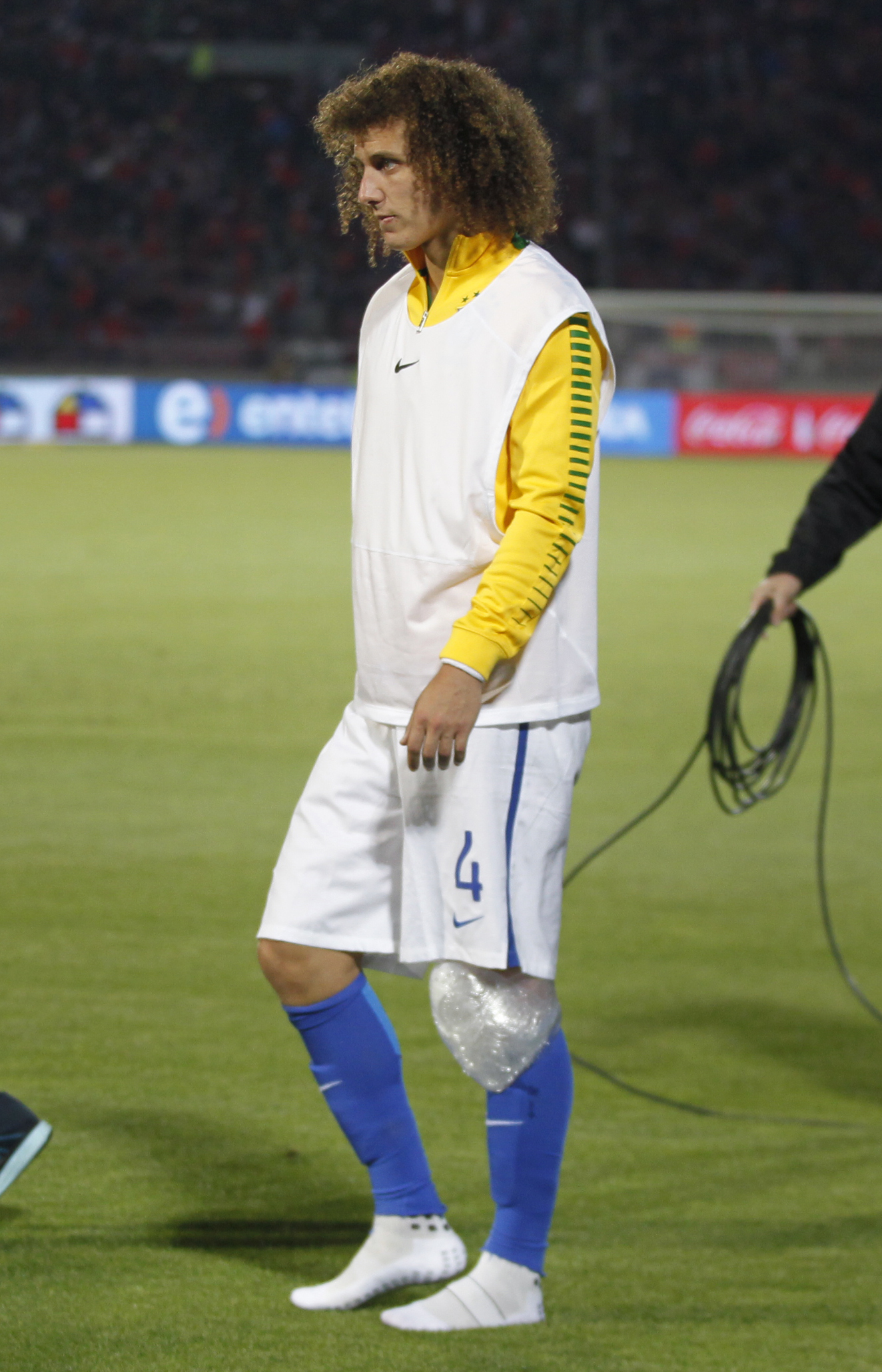 Brazil's David Luiz, leaves the field with an ice pack on his knee at the end of the first half, during a 2018 Russia World Cup qualifying soccer match against Chile in Santiago, Chile, Thursday, Oct. 8, 2015.(AP Photo/Martin Mejia)