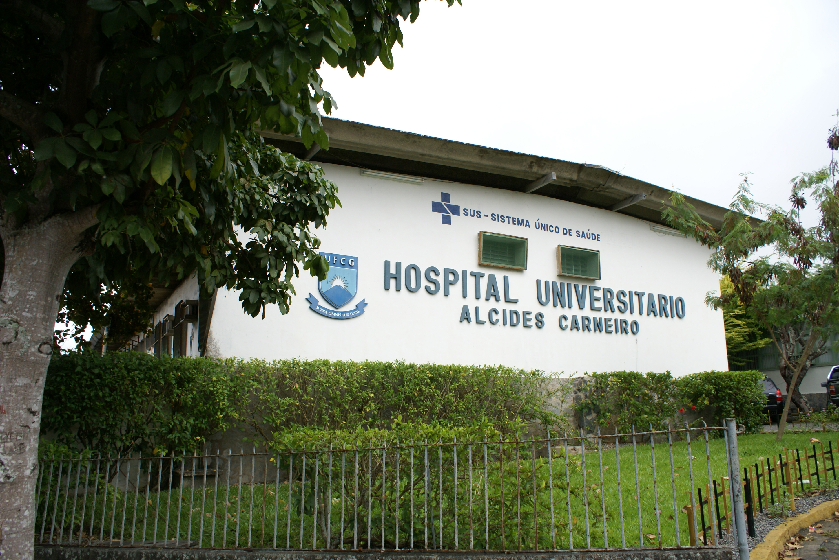 Estão sendo ofertadas 30 vagas para o Hospital Universitário Alcides Carneiro