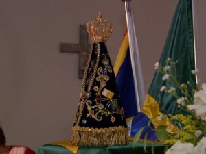 Imagem peregrina de Nossa Senhora Aparecida (Foto: Reprodução/TV Morena)