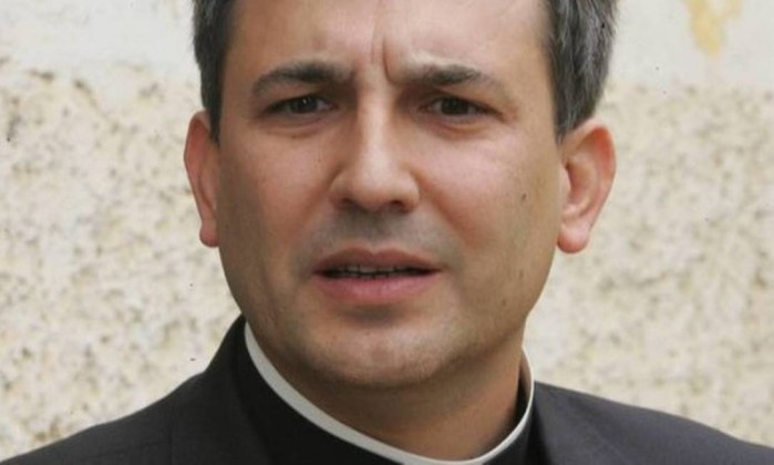 O sacerdote espanhol Lucio Angel Vallejo (Foto: AFP)