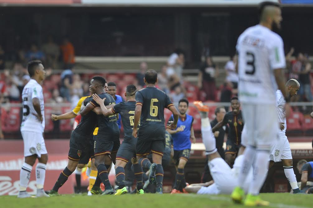 Comemoração do gol de Thiago Mendes (Foto: Mauro Horita)