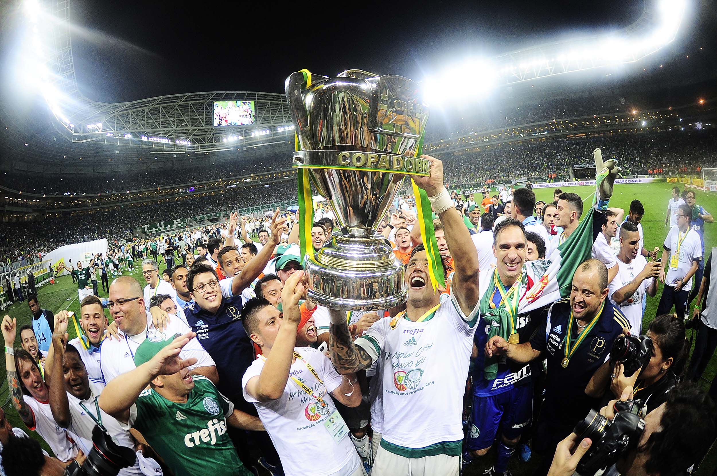 Jogadores do Palmeiras comemoram o título da Copa do Brasil (Foto: Marcos Ribolli)