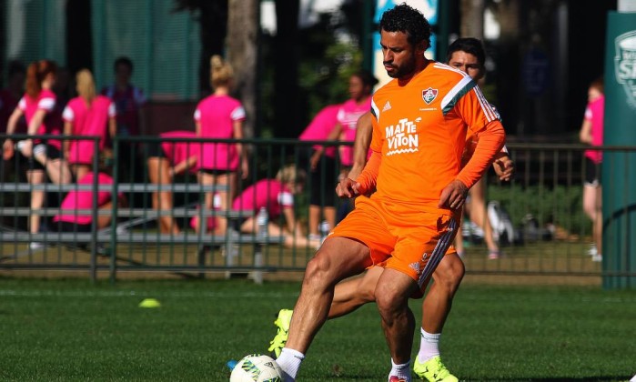 Fred domina a bola em treino do Fluminense em Orlando (Foto: Divulgação)