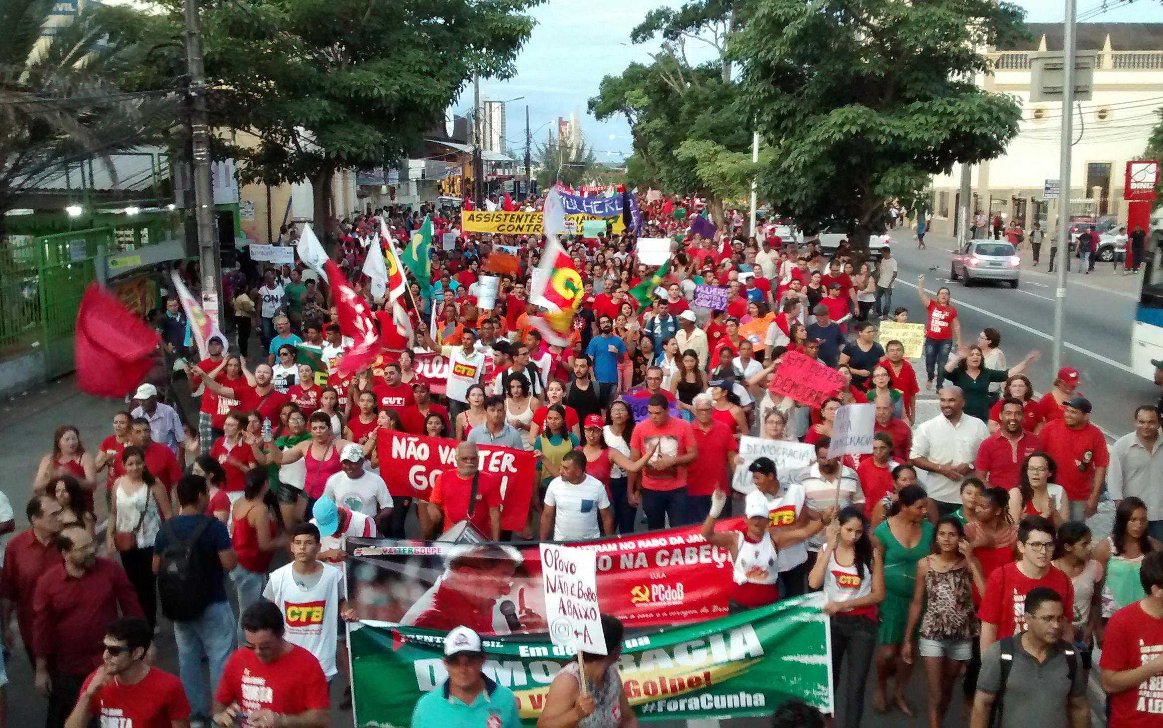 Organização de Campina Grande era de que 10 mil pessoas;  PM estima um público de 3,5 mil pessoas no protesto (Foto: Artur Lira)