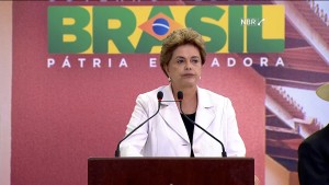 Dilma em evento sobre o Minha Casa, Minha Vida nesta quarta (Foto: Reprodução/GloboNews)