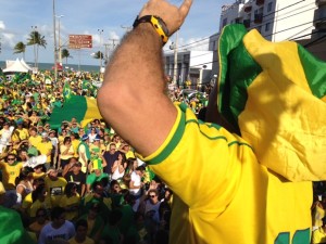 Manifestantes gritaram palavras de ordem (Foto: Walter Paparazzo)