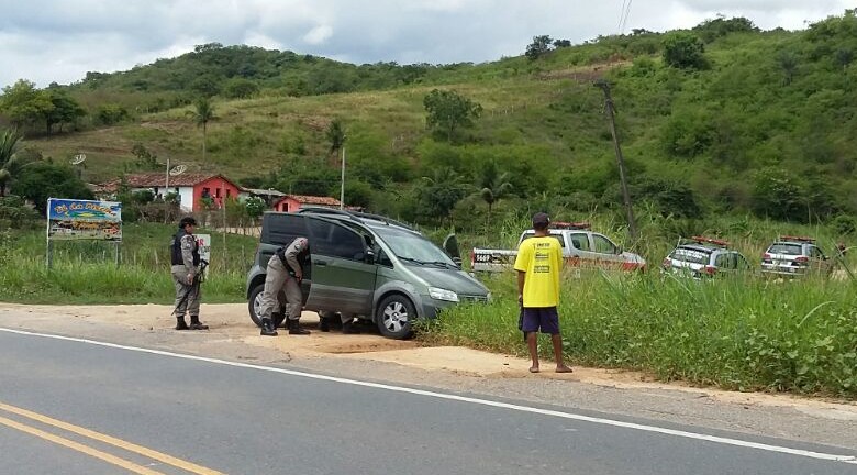 Suspeitos abandonaram o carro usado na fuga nas proximidades da cidade de Cuitegi