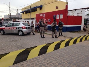 Vítima mora nas proximidades do local onde foi assassinado (Foto: Walter Paparazzo)