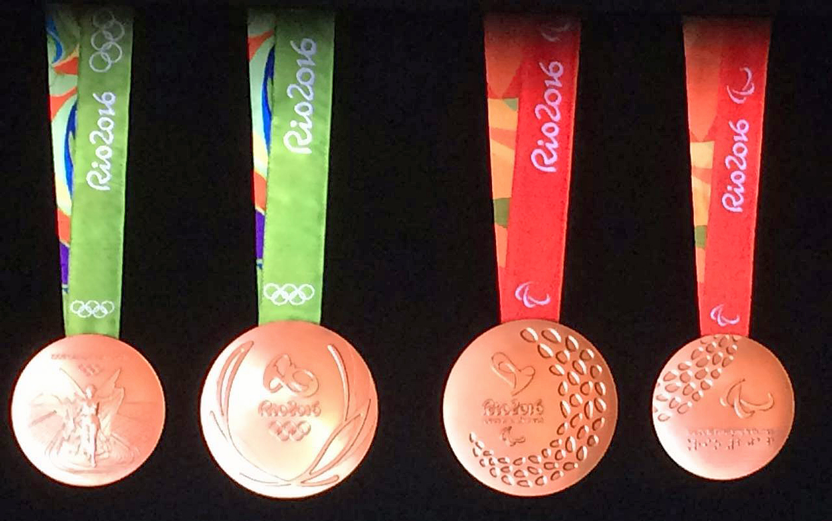 Medalhas olímpicas de ouro apresentadas nesta terça-feira (14) (Foto: Cristina Boeckel)