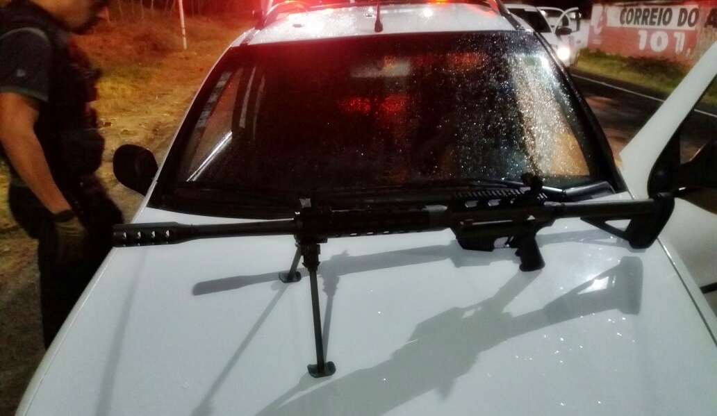 Fuzil calibre ponto 50, que derruba aeronaves e de uso exclusivo das Forças Armadas, foi apreendido pela Polícia Militar da Paraíba