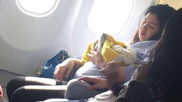 Bebê nasceu de 7 meses durante voo para as Filipinas