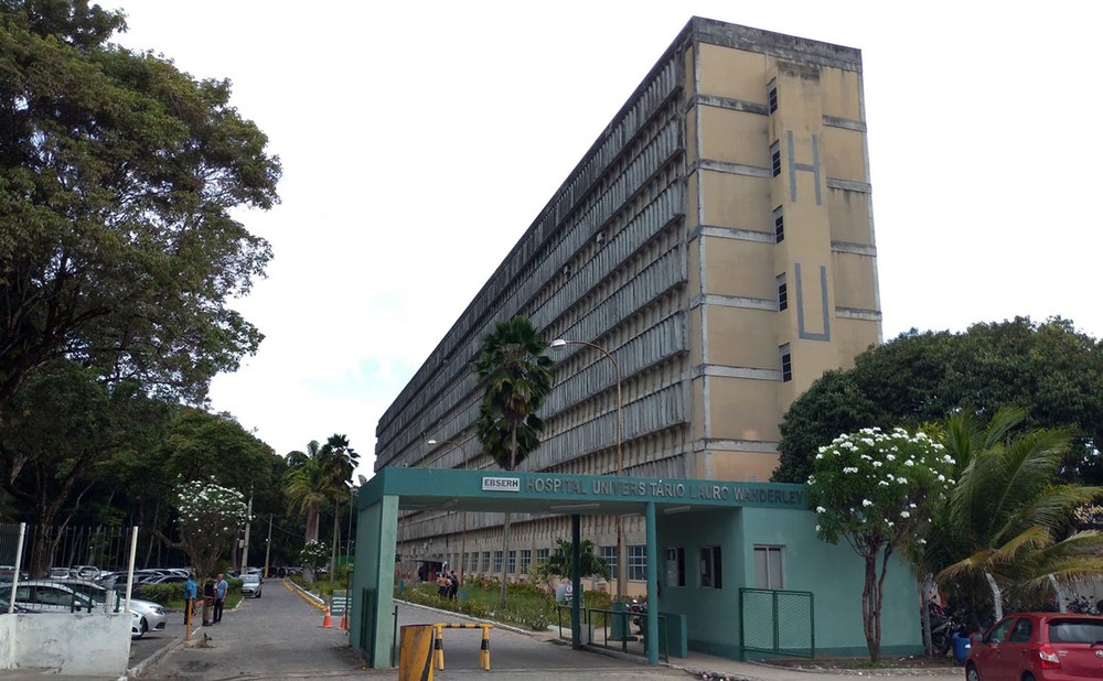 Mulher com raiva humana está internada em estado grave no Hospital Universitário Lauro Wanderley (HULW-UFPB), em João Pessoa — Foto: Diogo Almeida